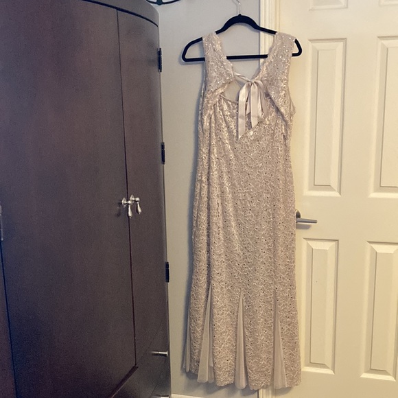 Gold/cream evening long gown for wedding just beautiful size 12 - Picture 2 of 2